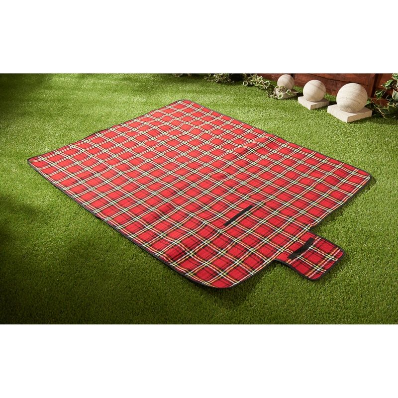 Learn how to make a tartan picnic rug. 